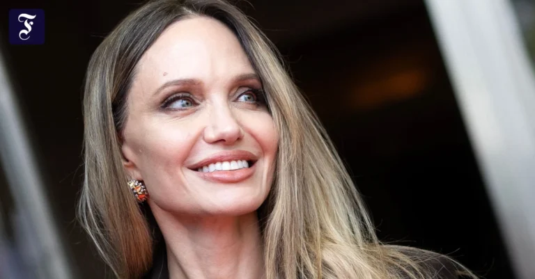 angelina-jolie.webp.webp