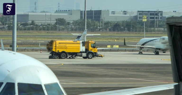 aufraeumarbeiten-am-flughafen.webp.webp