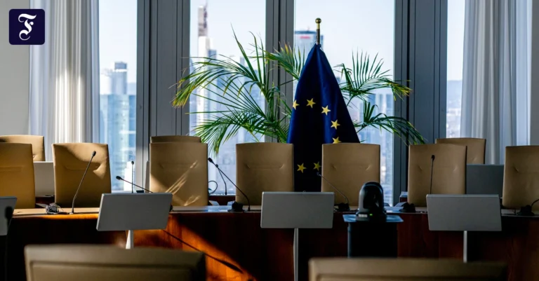 blick-in-den-ezb-ratssaal-im.webp.webp