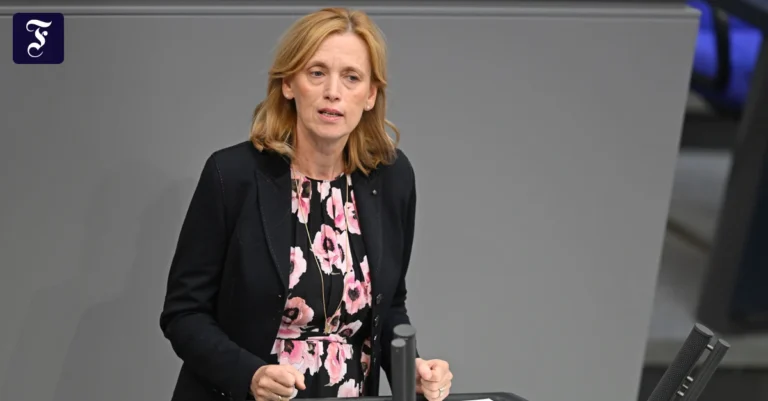 bundesbildungsministerin-karin.webp.webp