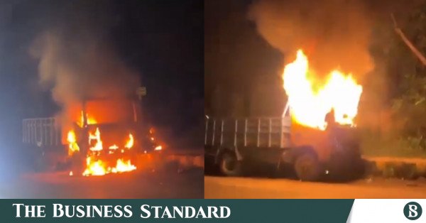 bus-on-fire-keraniganj.jpg