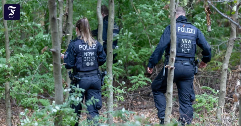 die-polizei-durchkaemmt-am.webp.webp
