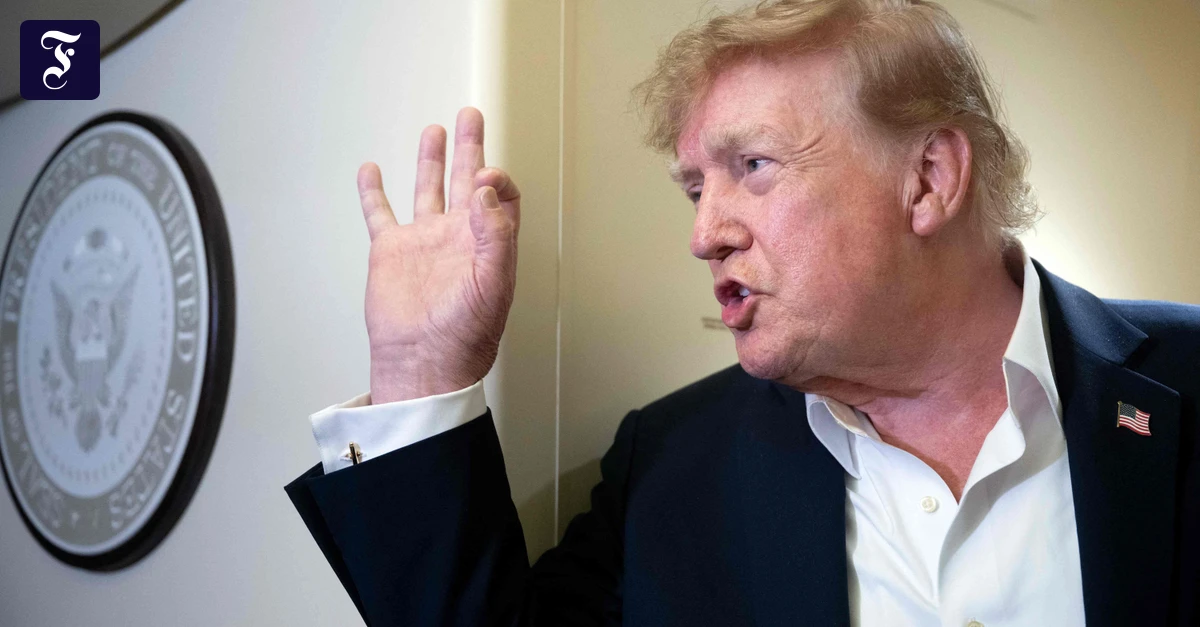 donald-trump-spricht-an-bord.webp.webp