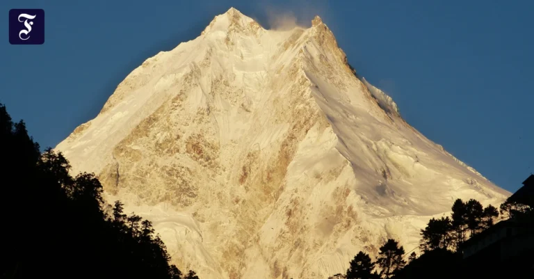 ein-bild-von-einem-berg-der.webp.webp