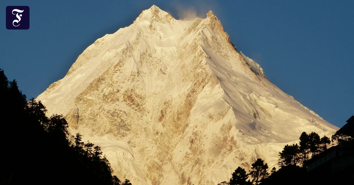 ein-bild-von-einem-berg-der.webp.webp