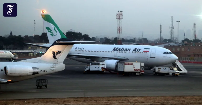 ein-flugzeug-der-iranischen.webp.webp
