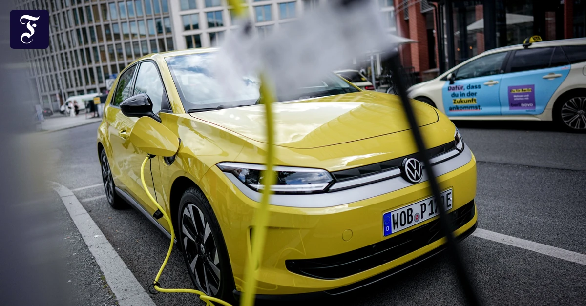 ein-id-polo-von-vw-steht-auf.webp.webp
