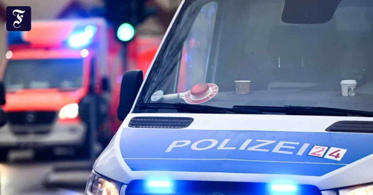 ein-polizeiauto-und-ein.webp.webp