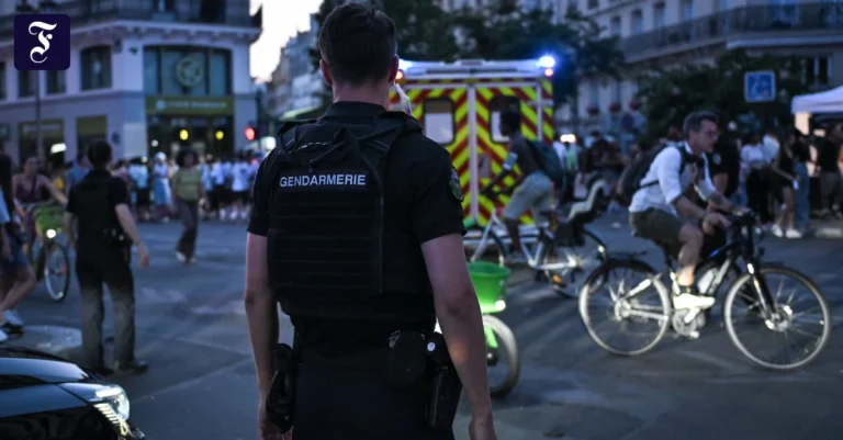 ein-polizist-der-gendarmerie.webp.webp