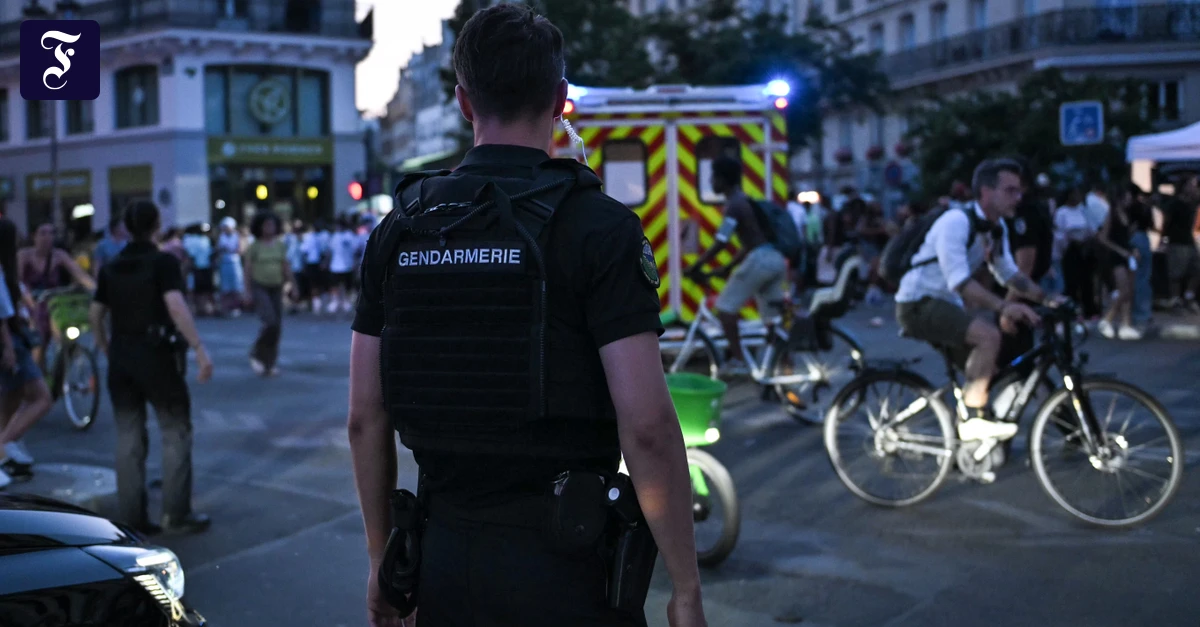 ein-polizist-der-gendarmerie.webp.webp