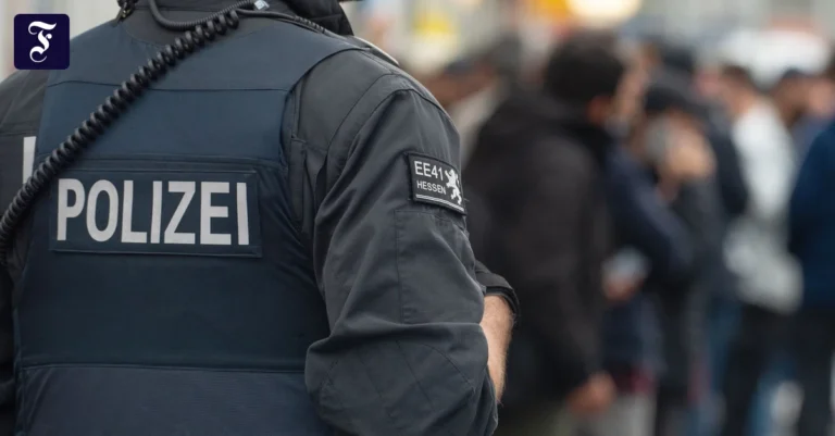 ein-polizist-im-einsatz.webp.webp
