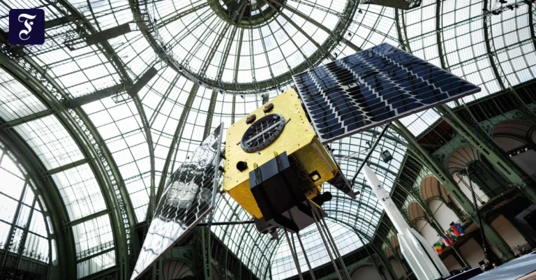 ein-satellit-auf-dem.webp.webp