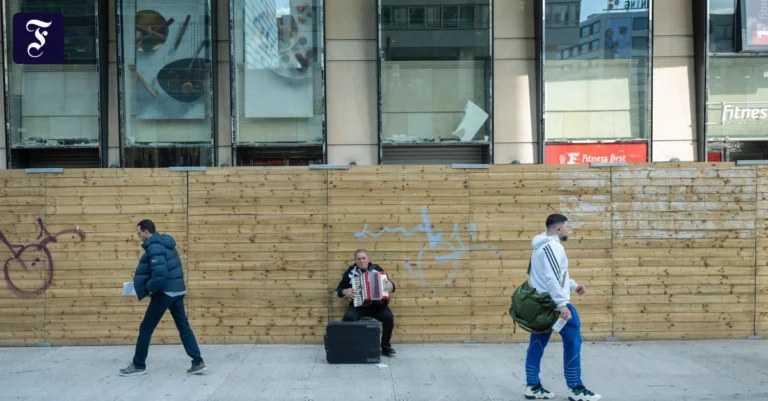 ein-strassenmusiker-mit-einem.webp.webp
