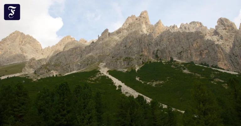 ein-teil-des-bergmassivs-der.webp.webp