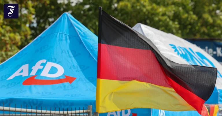 eine-deutschlandfahne-weht-in.webp.webp