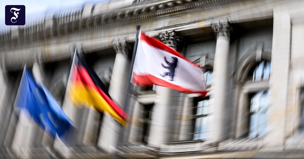 flaggen-wehen-vor.webp.webp