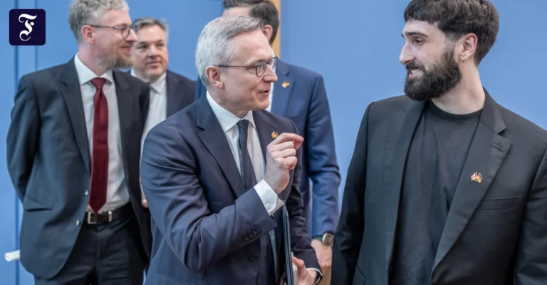 hochpolitisch-digitalminister.webp.webp
