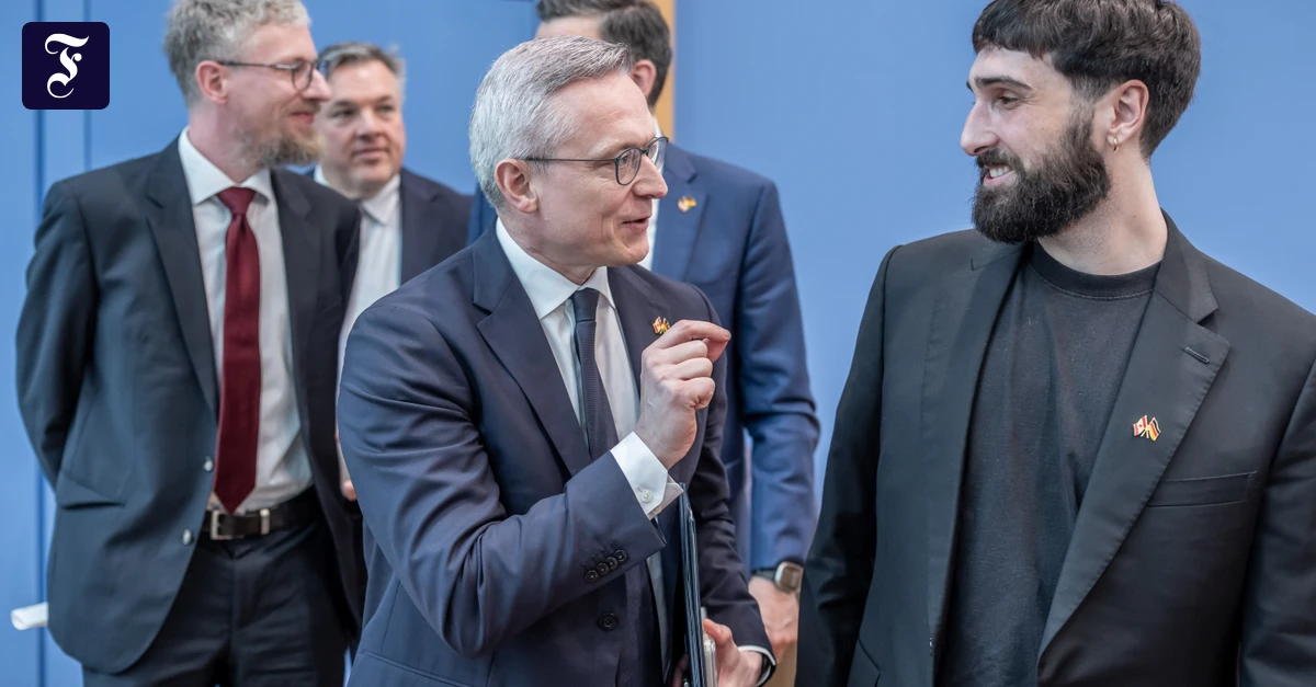 hochpolitisch-digitalminister.webp.webp