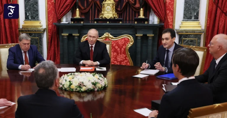 kremlchef-putin-m-im-gespraech.webp.webp