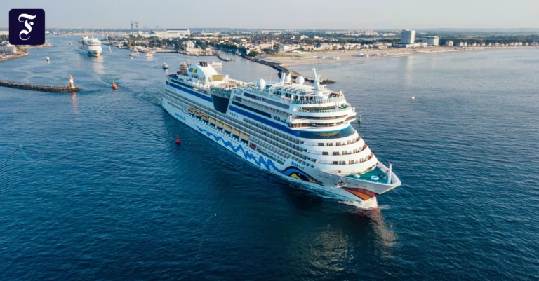 kreuzfahrtschiffe-vor-rostock.webp.webp