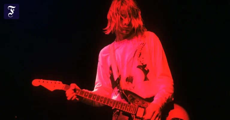 kurt-cobain-von-nirvana-live.webp.webp