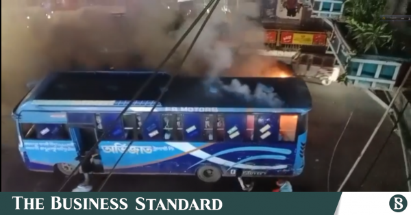 mirpur_bus_on_fire.png