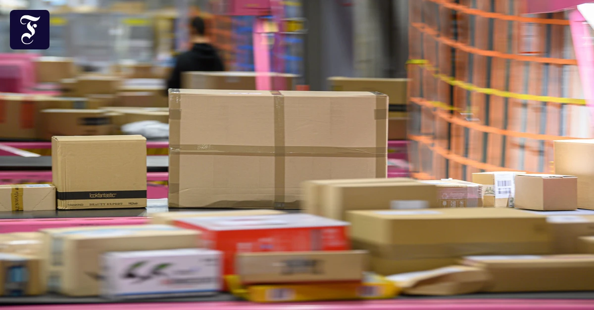 pakete-liegen-in-einem-dhl.webp.webp