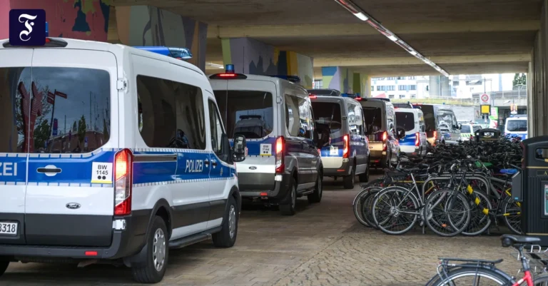 polizeiwagen-stehen-am.webp.webp