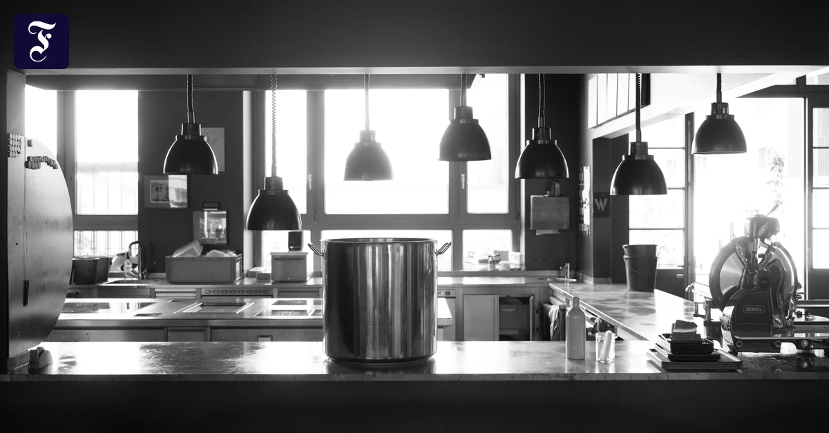 restaurantkueche-symbolbild.webp.webp