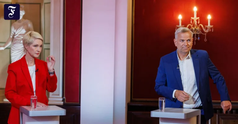 schwesig-und-holm-vor-dem-tv.webp.webp