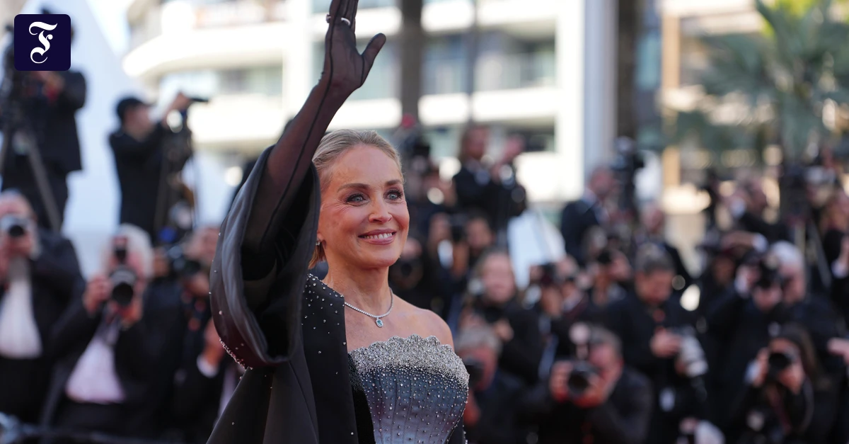 sharon-stone-posiert-fuer.webp.webp