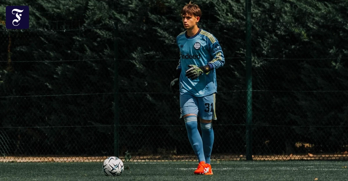 spielender-torwart-u-19-keeper.webp.webp