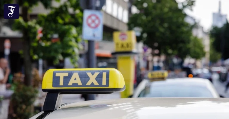 wartestand-mehrere-taxis.webp.webp