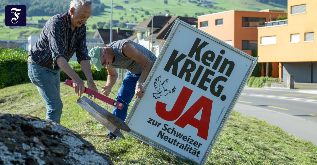 zwei-ehrenamtliche-bringen-im.webp.webp