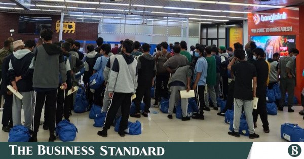 bangladeshi_migrant_return_libya_repatriate_airport.jpeg