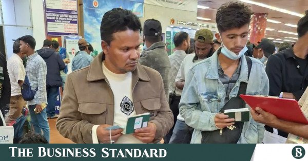 libya_returned_bangladeshi.jpg