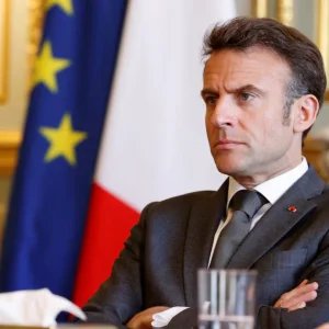 macron-da9029451829db9011dd31ea83fe436b.JPG