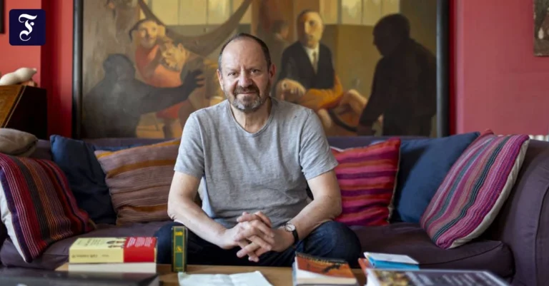 philippe-sands-in-seinem-haus.webp.webp