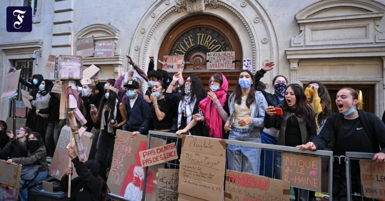protestierende-schueler-in.webp.webp