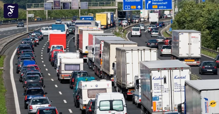 stau-auf-der-autobahn-a-3-an.webp.webp