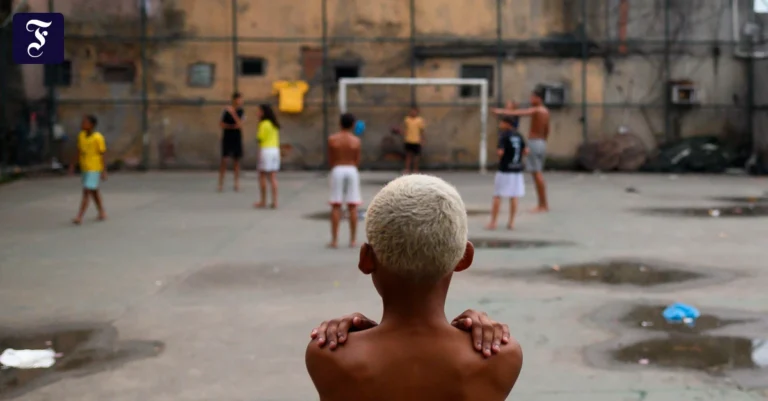 strassenfussball-in-rio.webp.webp