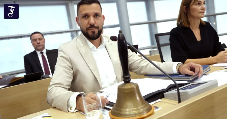 tobias-rausch-auf-dem-platz.webp.webp