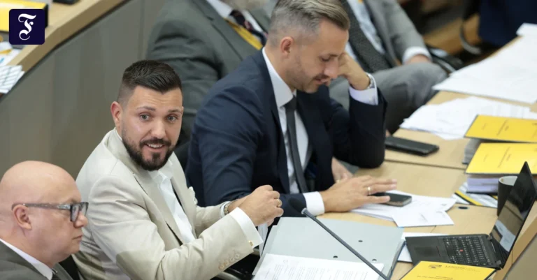 tobias-rausch-mitte-neben.webp.webp