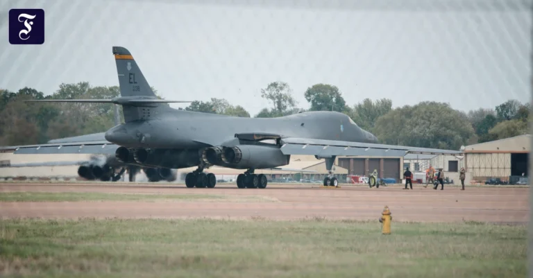 zwoelf-b-1-bomber-der.webp.webp